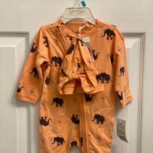 Jessica Simpson Footie and Hat Set